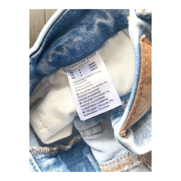 Curvy Super Hi-Rise Distressed Jegging - Picture 8 of 9